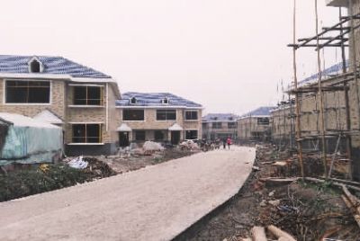 建設中的江洲墟場安置小區。